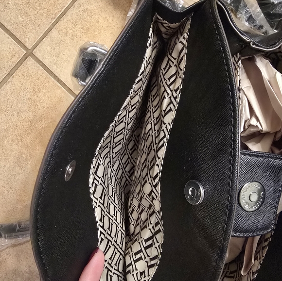 Tignanello Carryall Satchel Purse - Picture 6 of 9